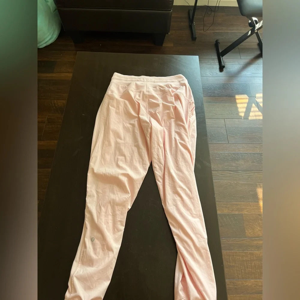 Dance studio pants from lululemon, size 6, worn a few times - Picture 3 of 4
